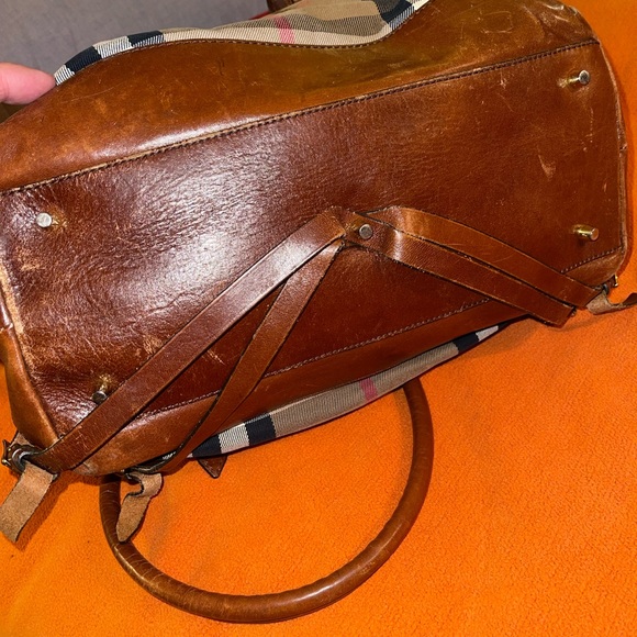 Vintage Burberry canvas and leather diaper bag with changing pad. - Picture 12 of 16